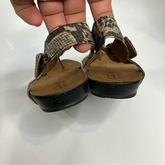 Clarks bendables snake skin print t-strap sandals women’s size 7 casual summer - Picture 6 of 8